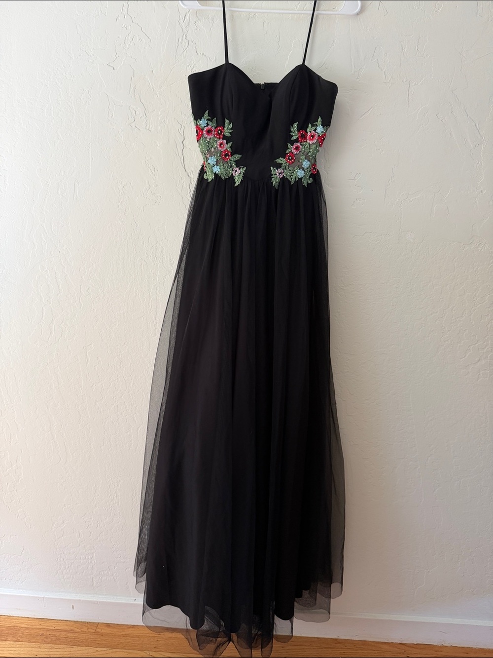 Blondie Nites by Stacy Sklar Black Floral Detail Spaghetti Strap Evening Dress